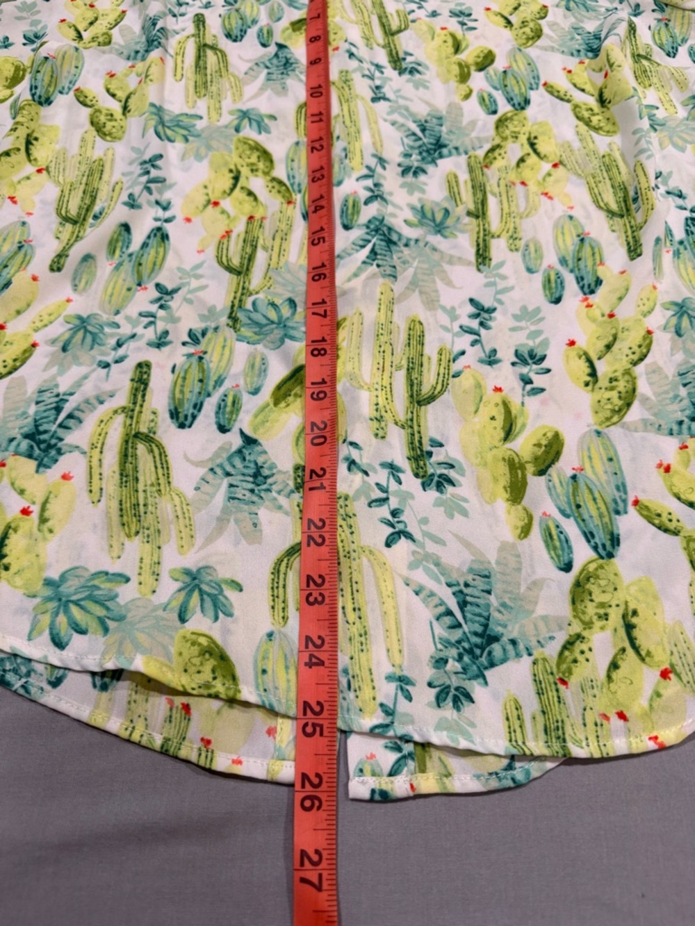 Torrid Green Cactus Print Flutter Sleeve Blouse Size 1 - Picture 9 of 12